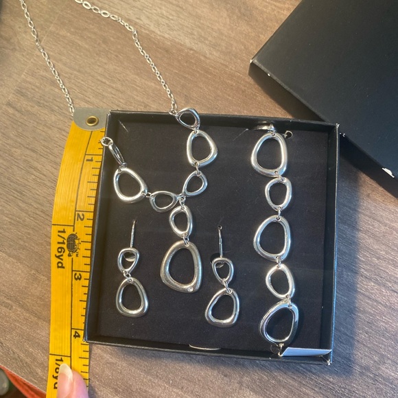 Costume Jewelry Set - New In Box - Picture 4 of 4